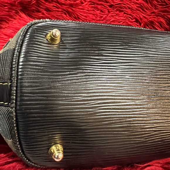 ♦️💯 Authentic Vintage FENDI Penguin Stripe Dome Satchel Bag♦️ - Picture 10 of 15